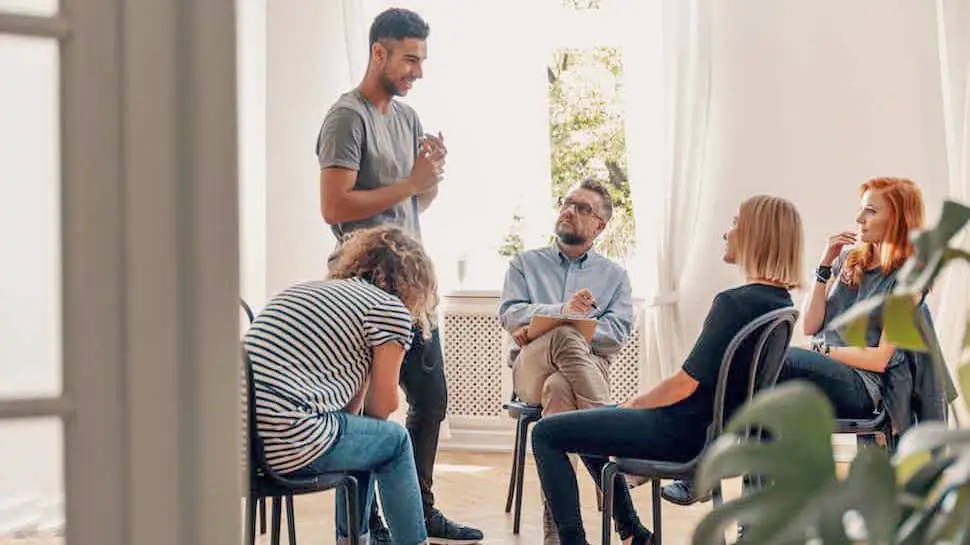 Alcohol-Detox-at-Home-vs.-Inpatient