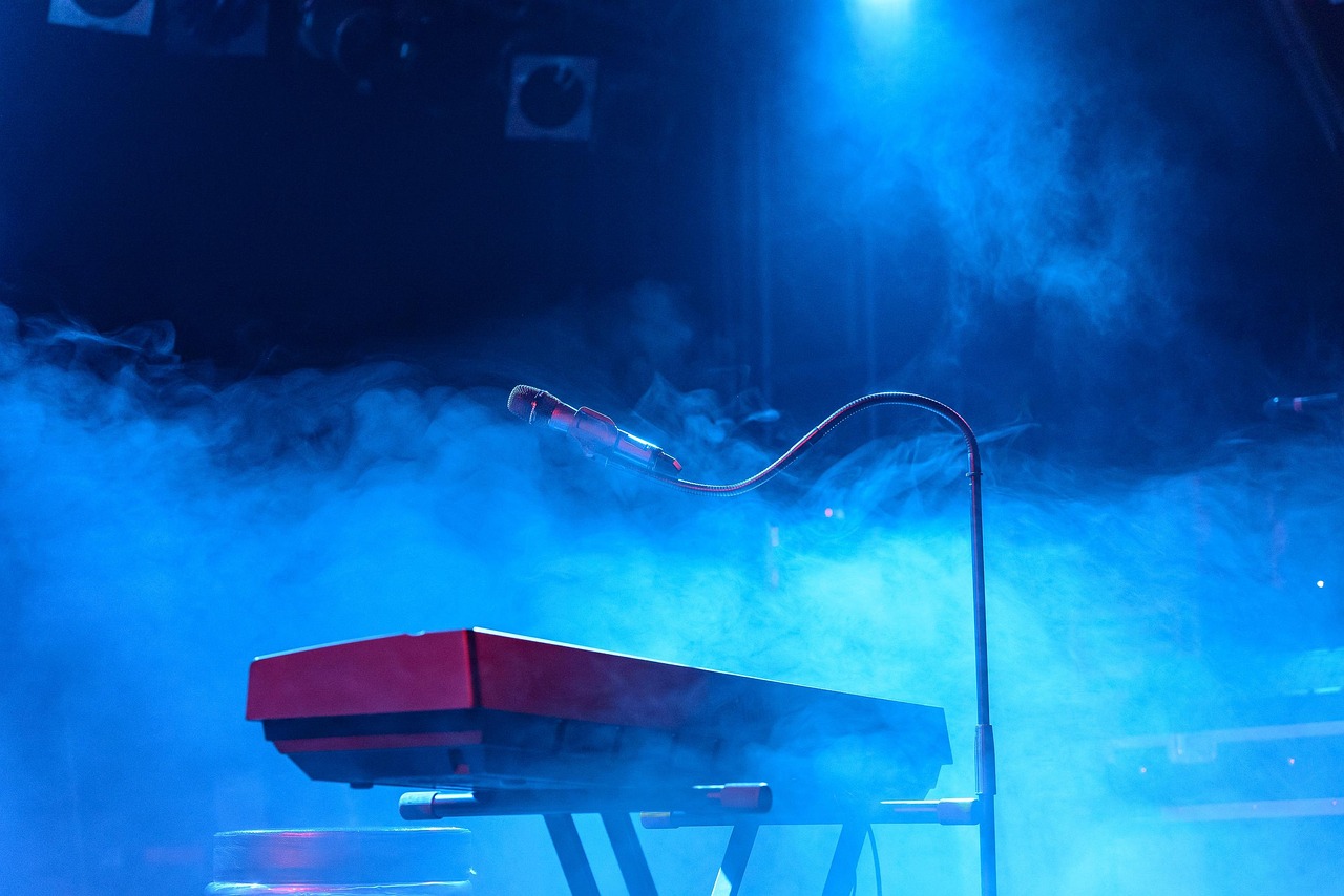 Stage, microphone, music — How to Play Responsibly and Avoid Common Online Lottery Mistakes